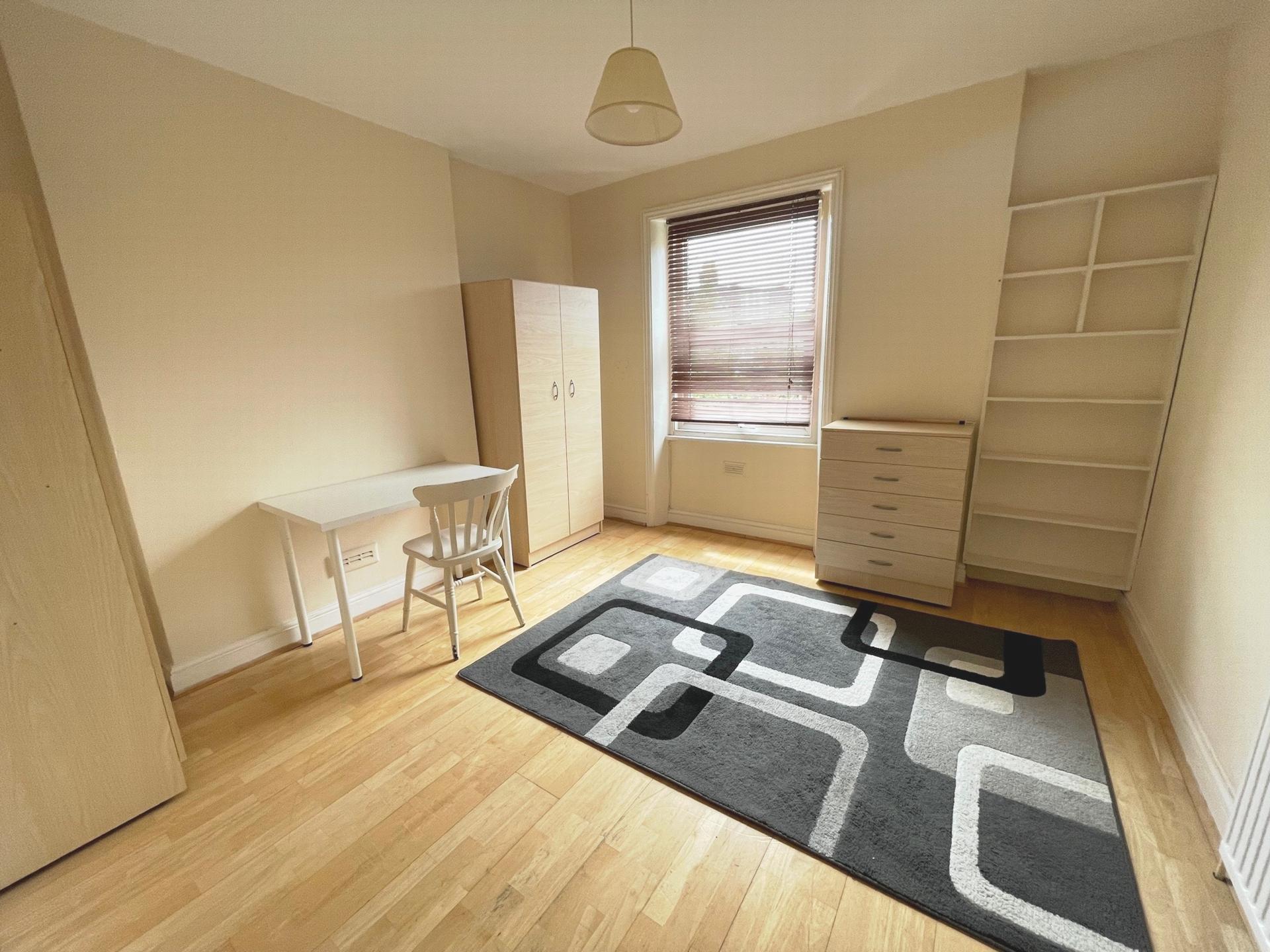 2 bedrooms flat, 8 Flat 2 First Floor Chamberlayne Road Kensal Rise London