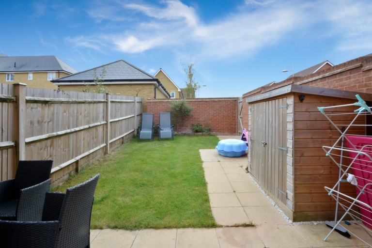 2 bedrooms semi detached, 21 Somerset Road Faygate Horsham West Sussex