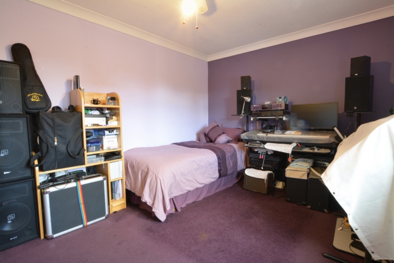2 bedrooms maisonette, 8 Quantock Close West Green Crawley West Sussex