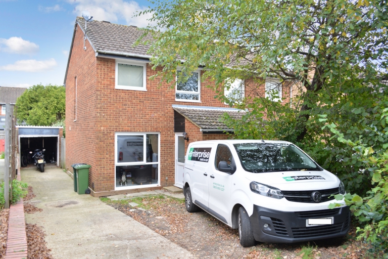 3 bedrooms semi detached, 25 The Covey Pound Hill Crawley West Sussex