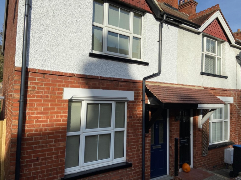 2 bedrooms semi detached, 285 Croydon Road Caterham Surrey