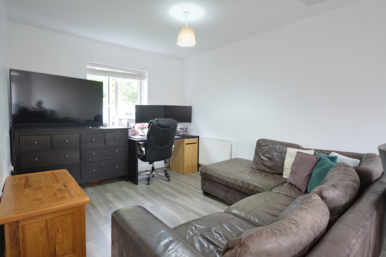 2 bedrooms apartment, 1 Ulswater Road Forge Wood Crawley West Sussex
