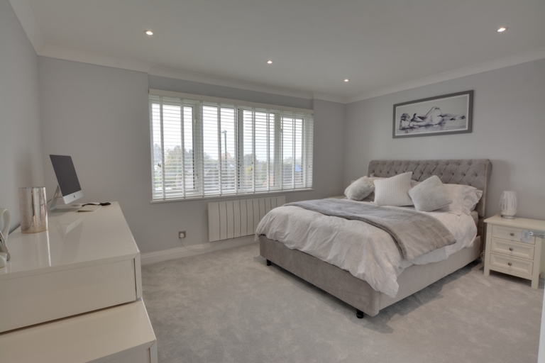 1 bedroom maisonette, 12 Ringley Oak Parsonage Road Horsham West Sussex