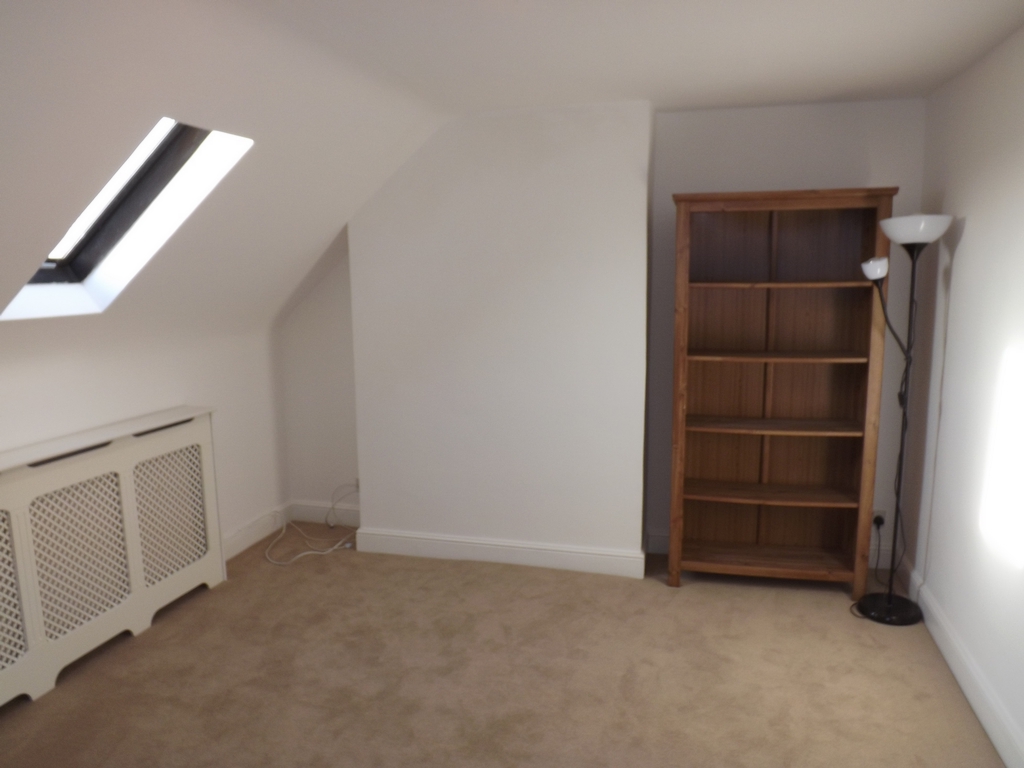1 bedroom flat, 24 Flat 3 Clifton Road South Norwood London