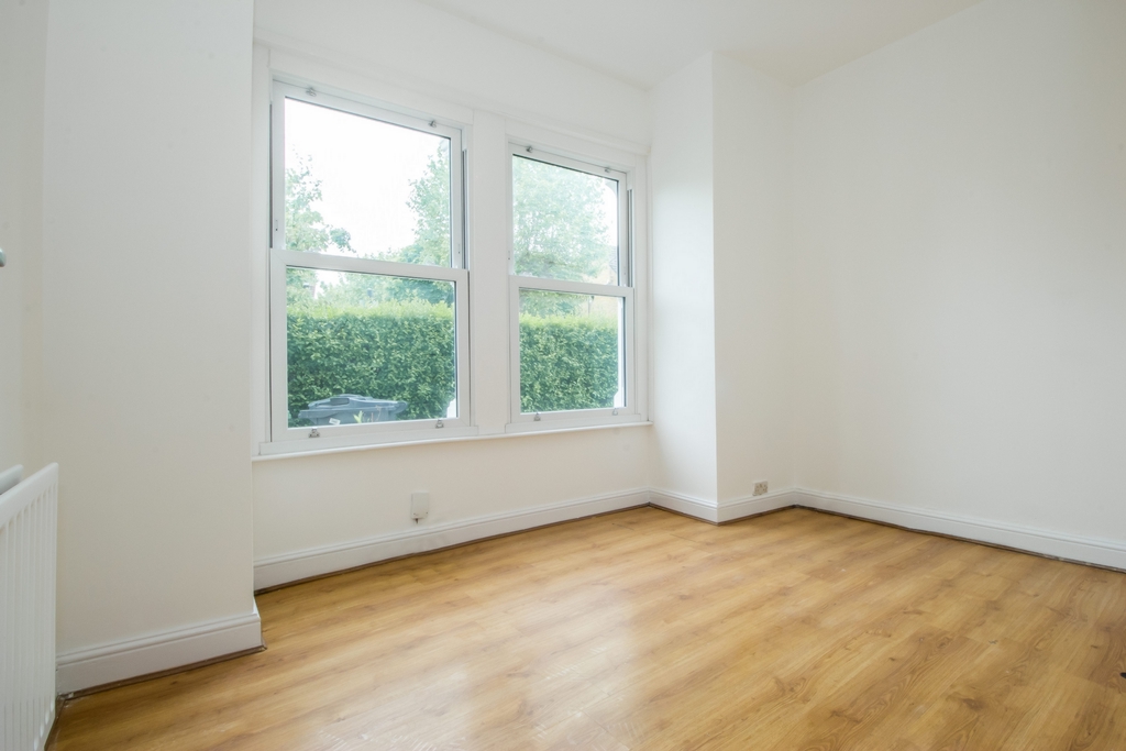 1 bedroom flat, 33 Flat Whitworth Road South Norwood London