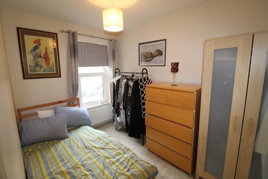 2 bedrooms house, 79 Winterbourne Road Thornton Heath Surrey