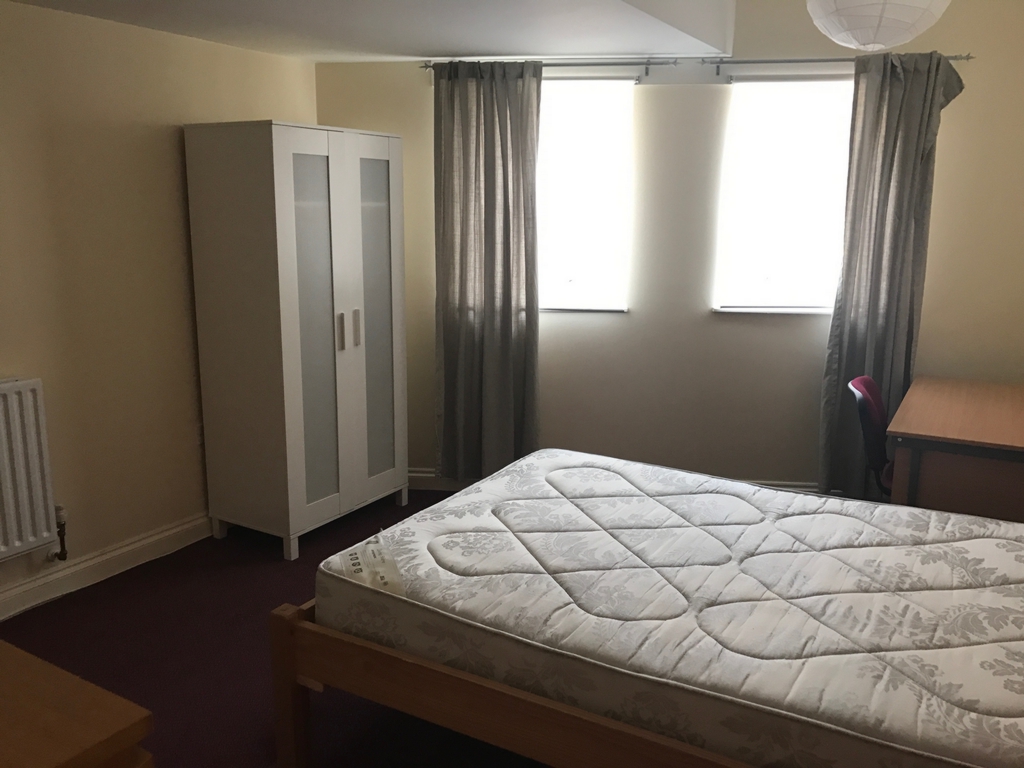 5 bedrooms flat, 17 Flat 1 Radford Road Lenton Nottingham Nottinghamshire