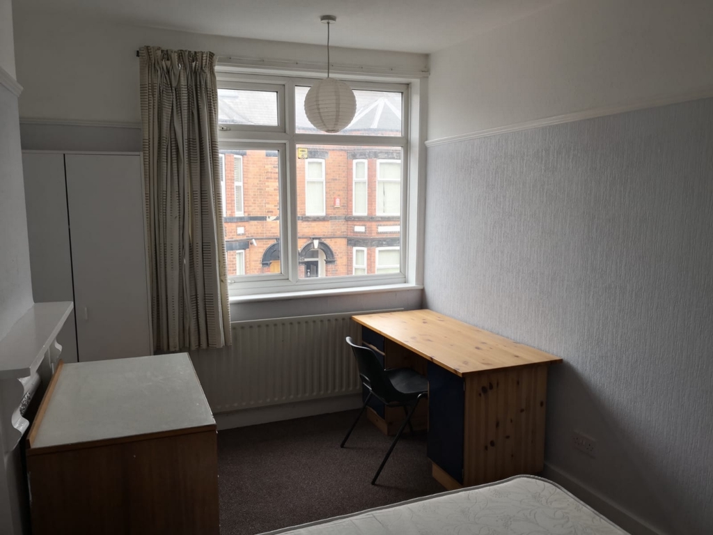 4 bedrooms semi detached, 35 Johnson Road Lenton Nottingham Nottinghamshire